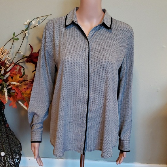 LOFT Tops - LOFT button down career blouse